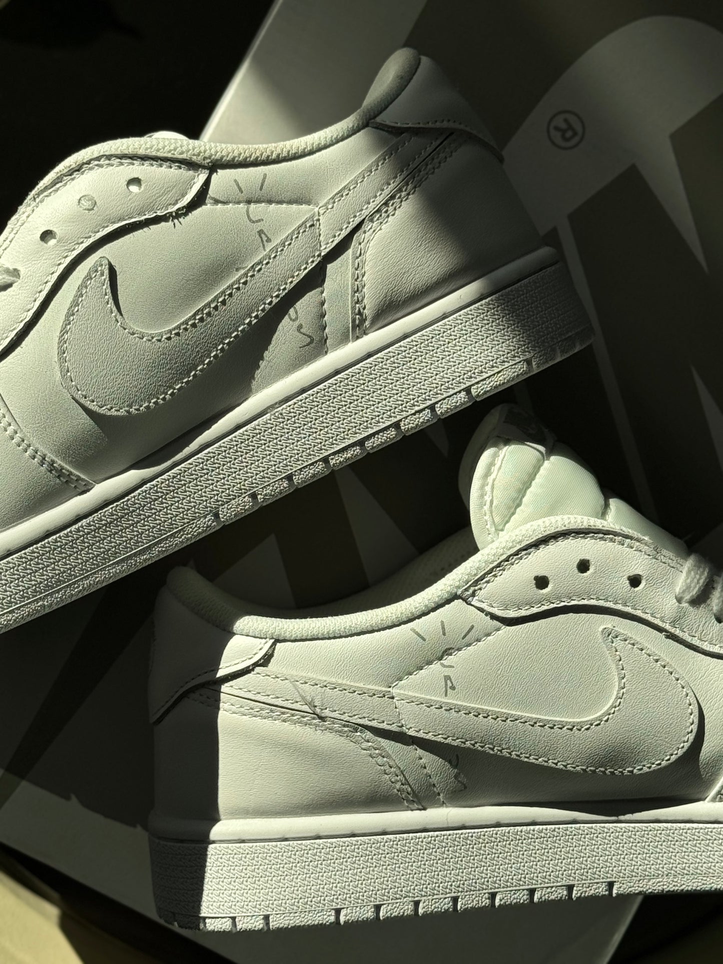 SAMPLE - Nike Air Jordan 1 low Travis Scott “White Party”