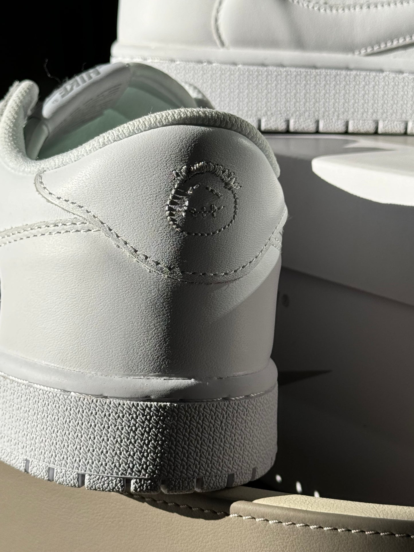 SAMPLE - Nike Air Jordan 1 low Travis Scott “White Party”