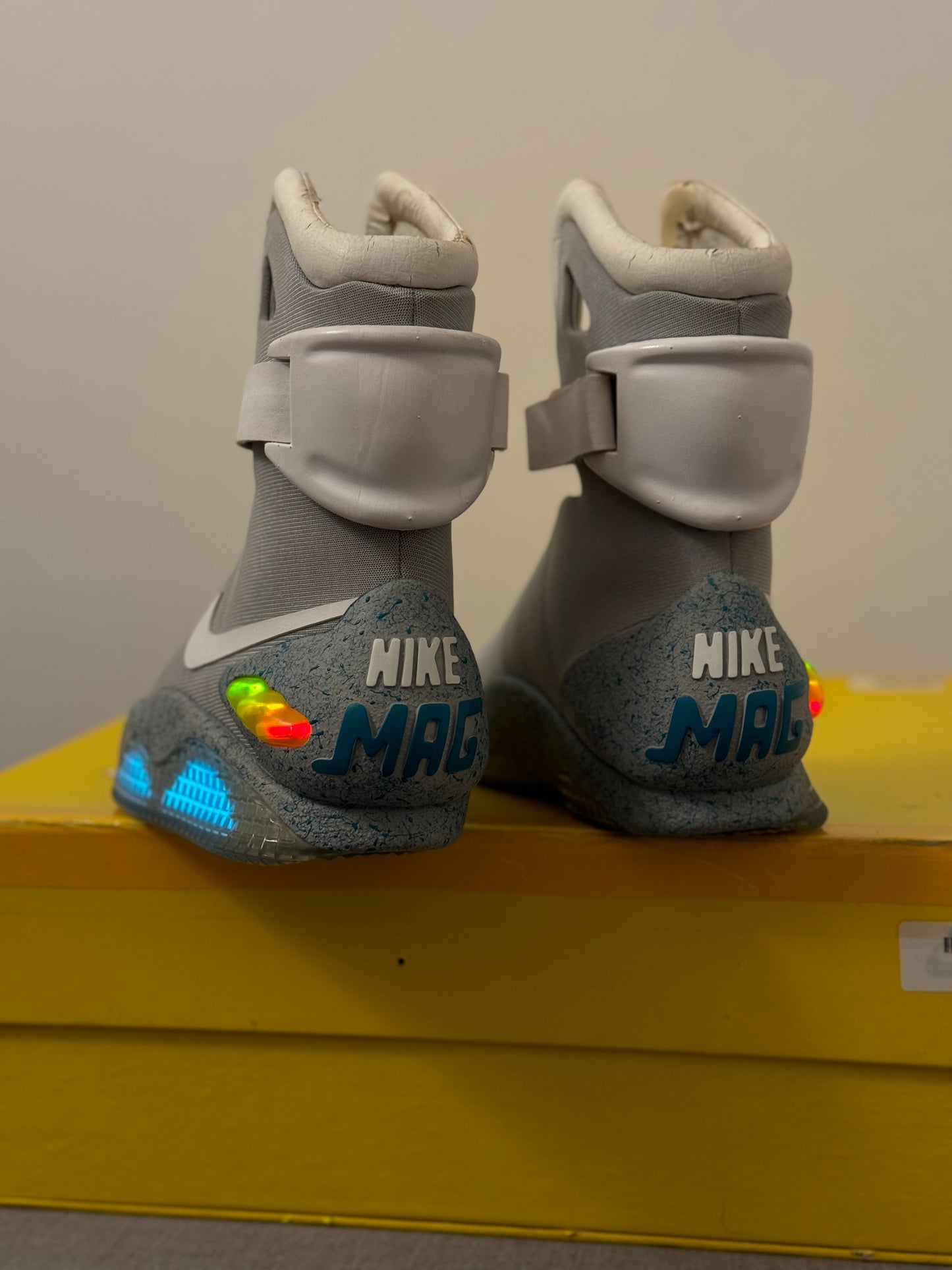 SIGNED BOX - 2011 NIKE MAG