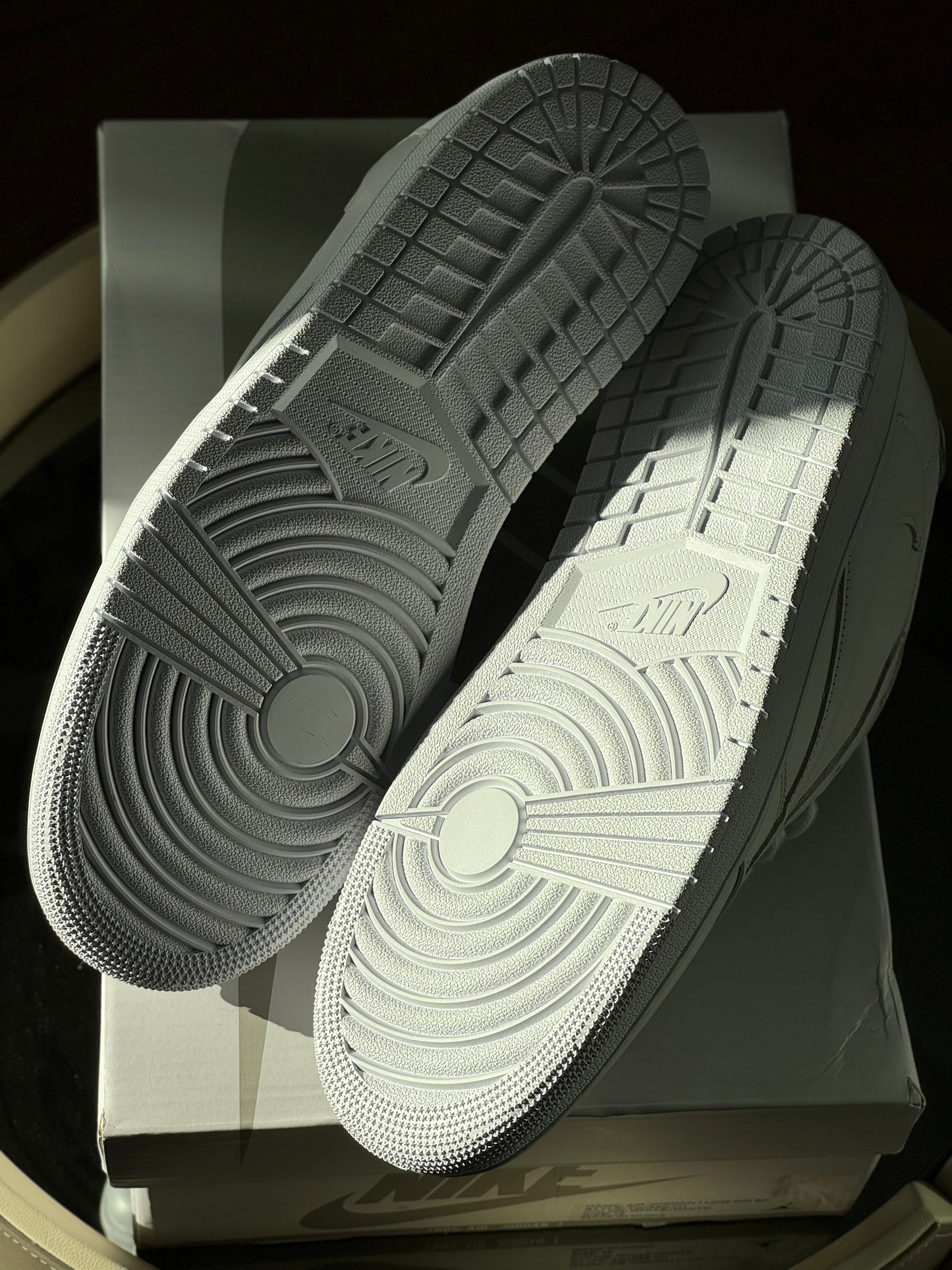 SAMPLE - Nike Air Jordan 1 low Travis Scott “White Party”