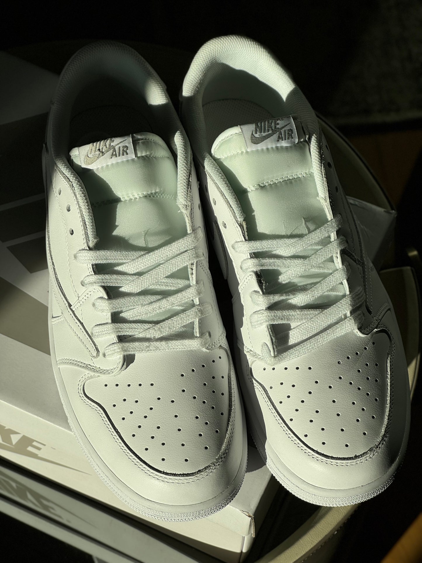 SAMPLE - Nike Air Jordan 1 low Travis Scott “White Party”